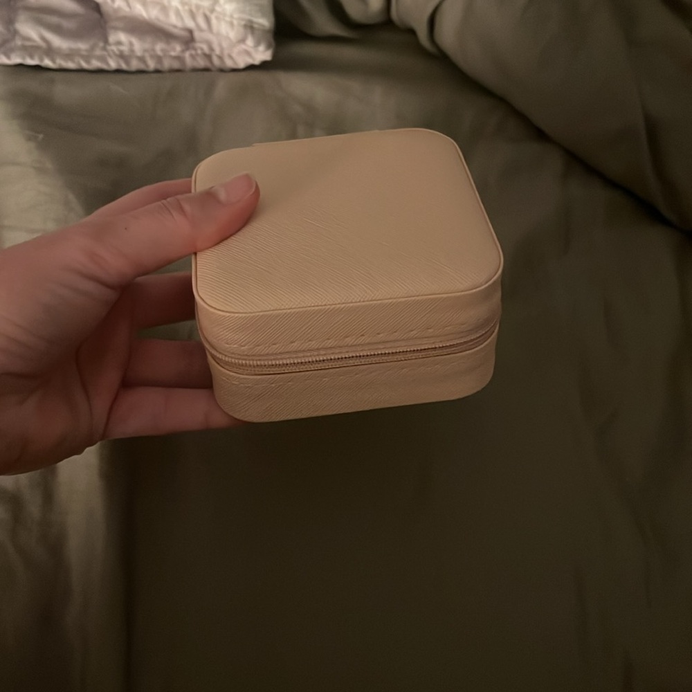 Travel Case for Jewelry - Picture 4 of 5